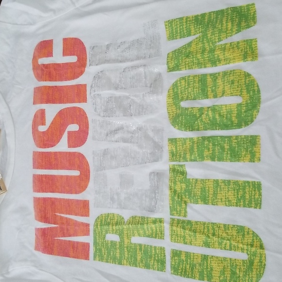 🦋Eyeshadow Music Revolution Tee - Picture 5 of 5